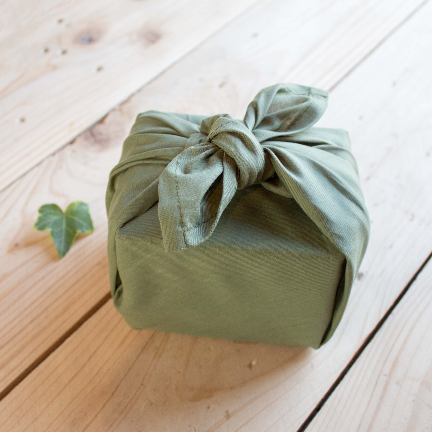 Angie Be Green -- Furoshiki (tissu recyclé) avec tuto noeuds - S